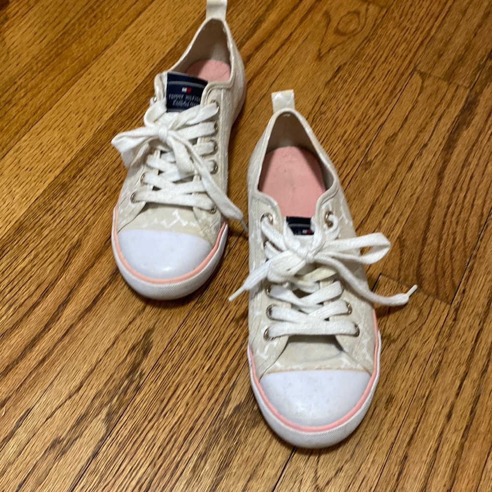 Nude with pink accents Tommy Hilfiger fashion sneakers size 7